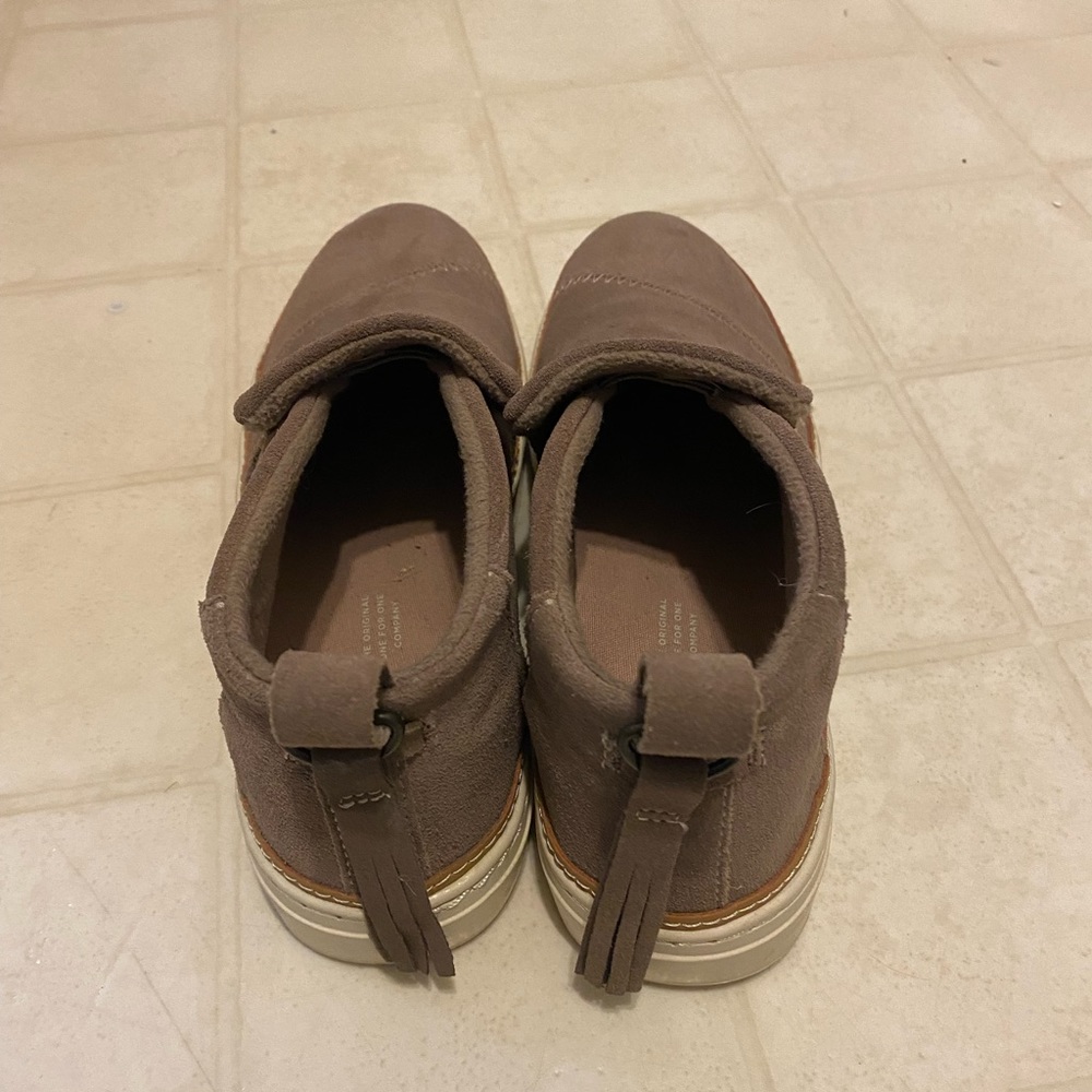Toms sneakers size 6.5